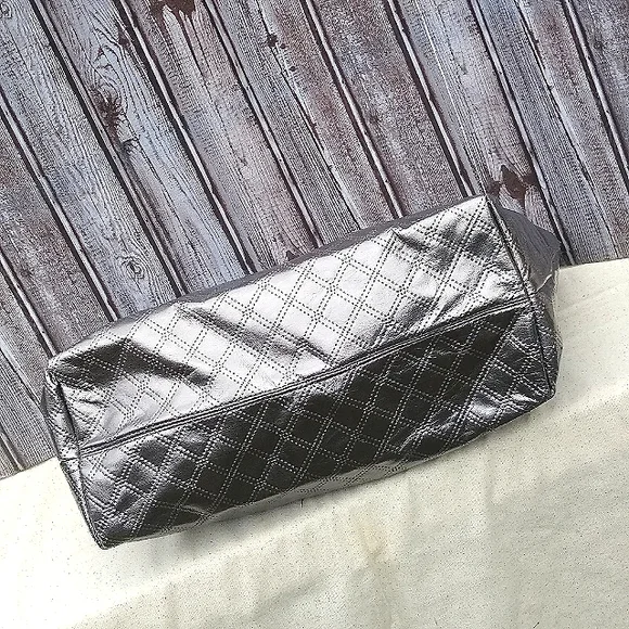Bath & Body Works Silver Quilted Envelope Tote Bag - Picture 5 of 10
